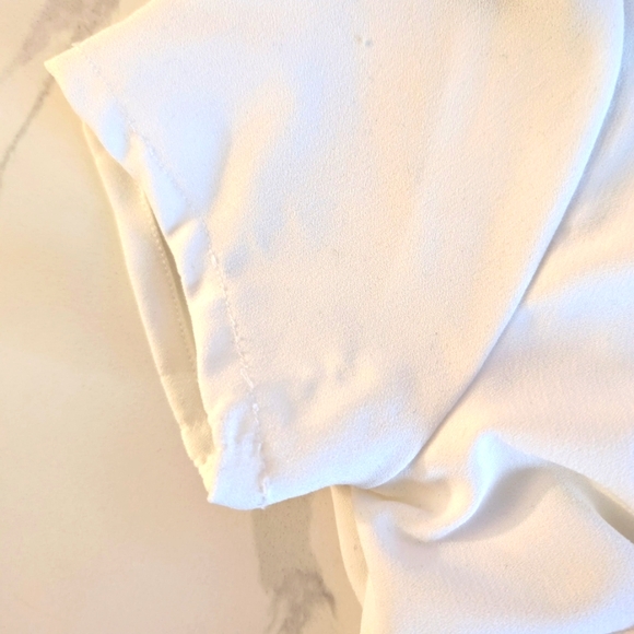 Lulus little white dress front belt - Picture 3 of 5